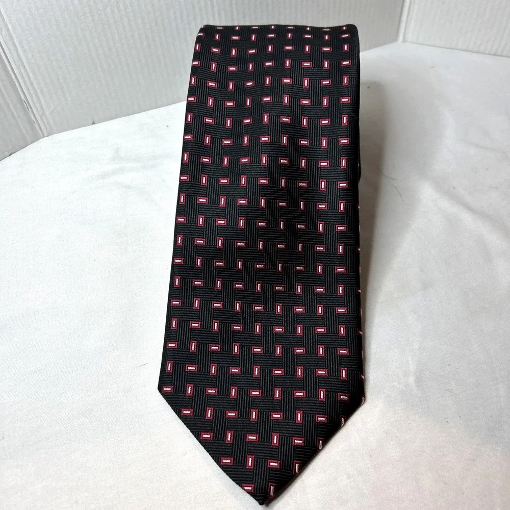 Brooks Brothers Mens Silk Tie Black Red Geometric Pattern Stain‎ Resistant